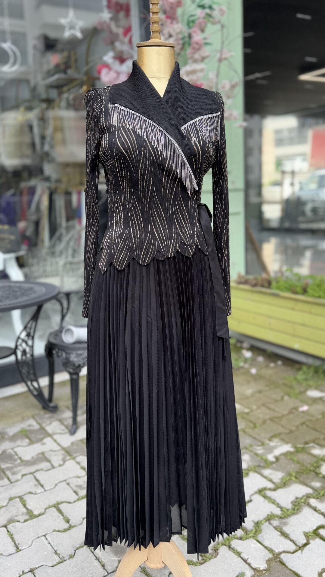 Şehrazat Butik Tasarım Zincir Detaylı Elbise (Siyah)