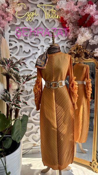 Şehrazat Butik Tasarım İthal Kolu Güllü Elbise (KEMER DAHİL DEĞİLDİR) Standart