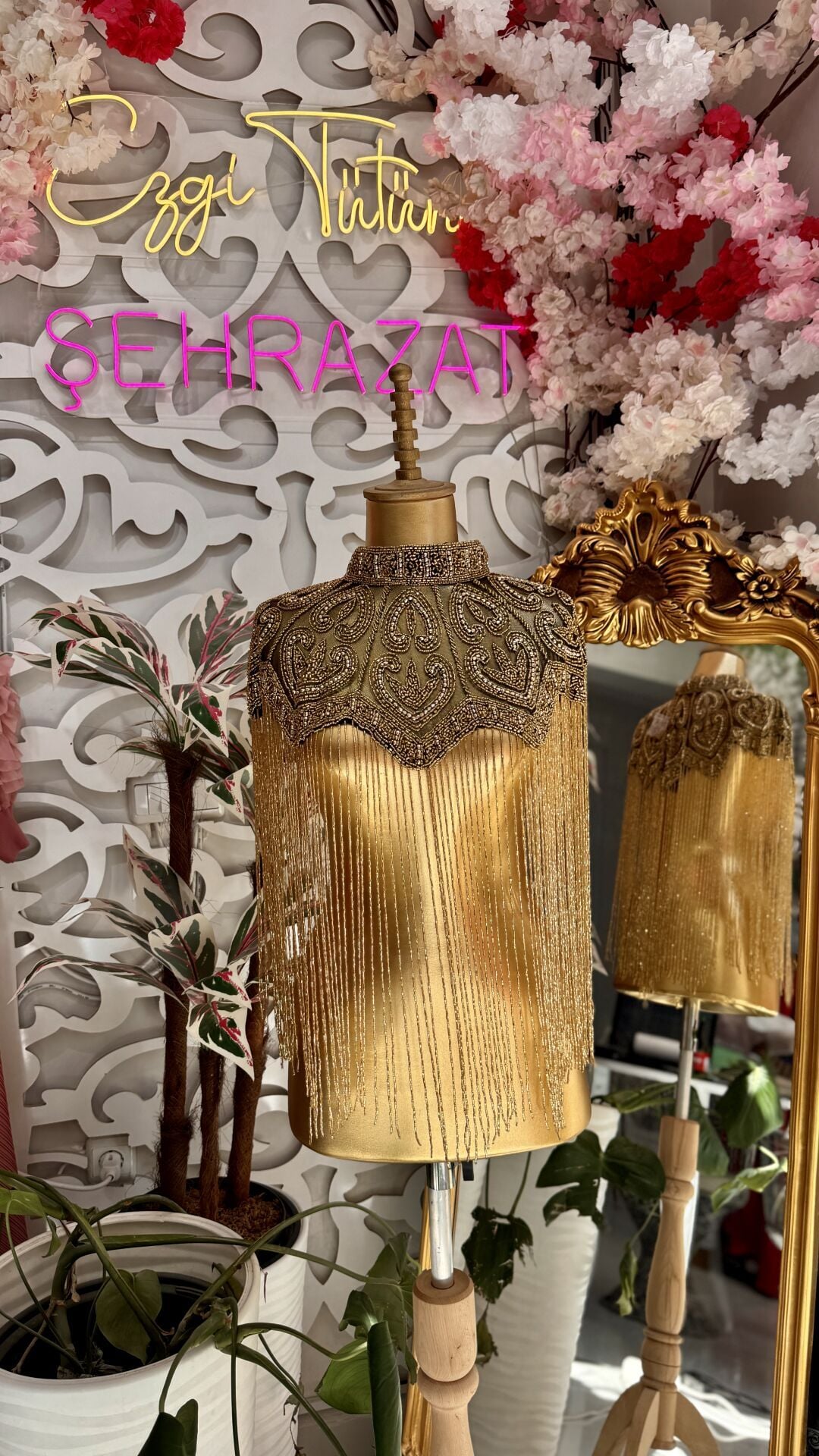 Şehrazat Butik Tasarım Elişi Yakalarımız