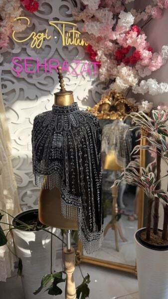 Şehrazat Butik Asimetrik Pelerin