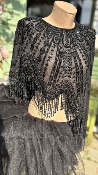 Şehrazat Butik El İşlemesi Asimetrik Pelerin