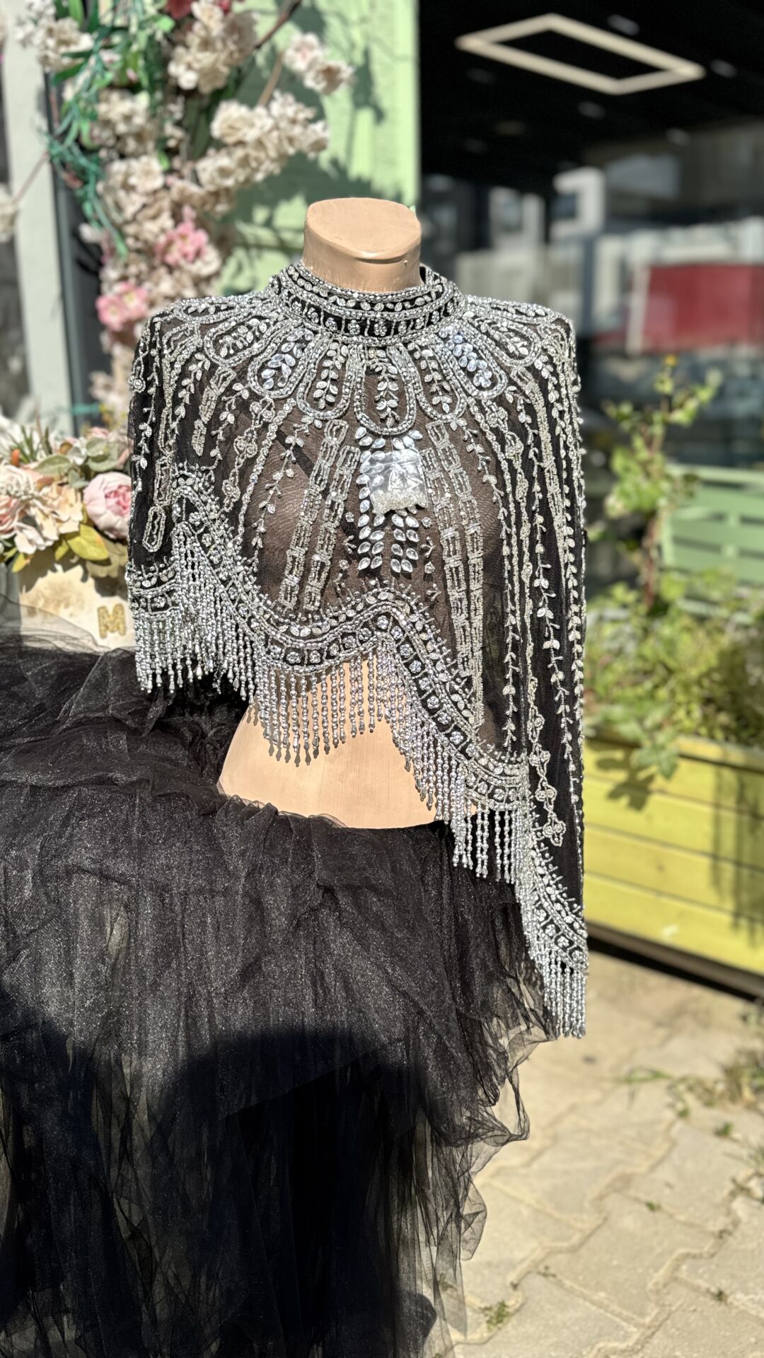 Şehrazat Butik El İşlemesi Asimetrik Pelerin