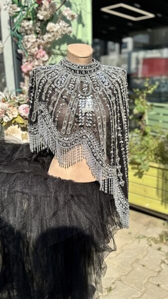 Şehrazat Butik El İşlemesi Asimetrik Pelerin