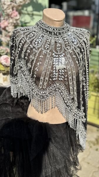 Şehrazat Butik El İşlemesi Asimetrik Pelerin