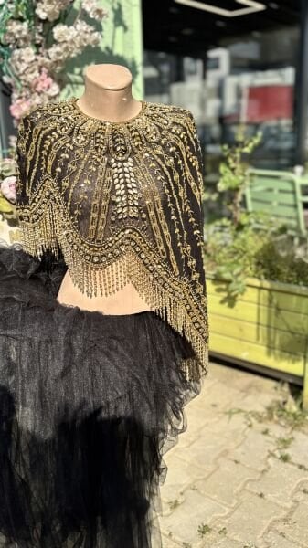 Şehrazat Butik El İşlemesi Asimetrik Pelerin