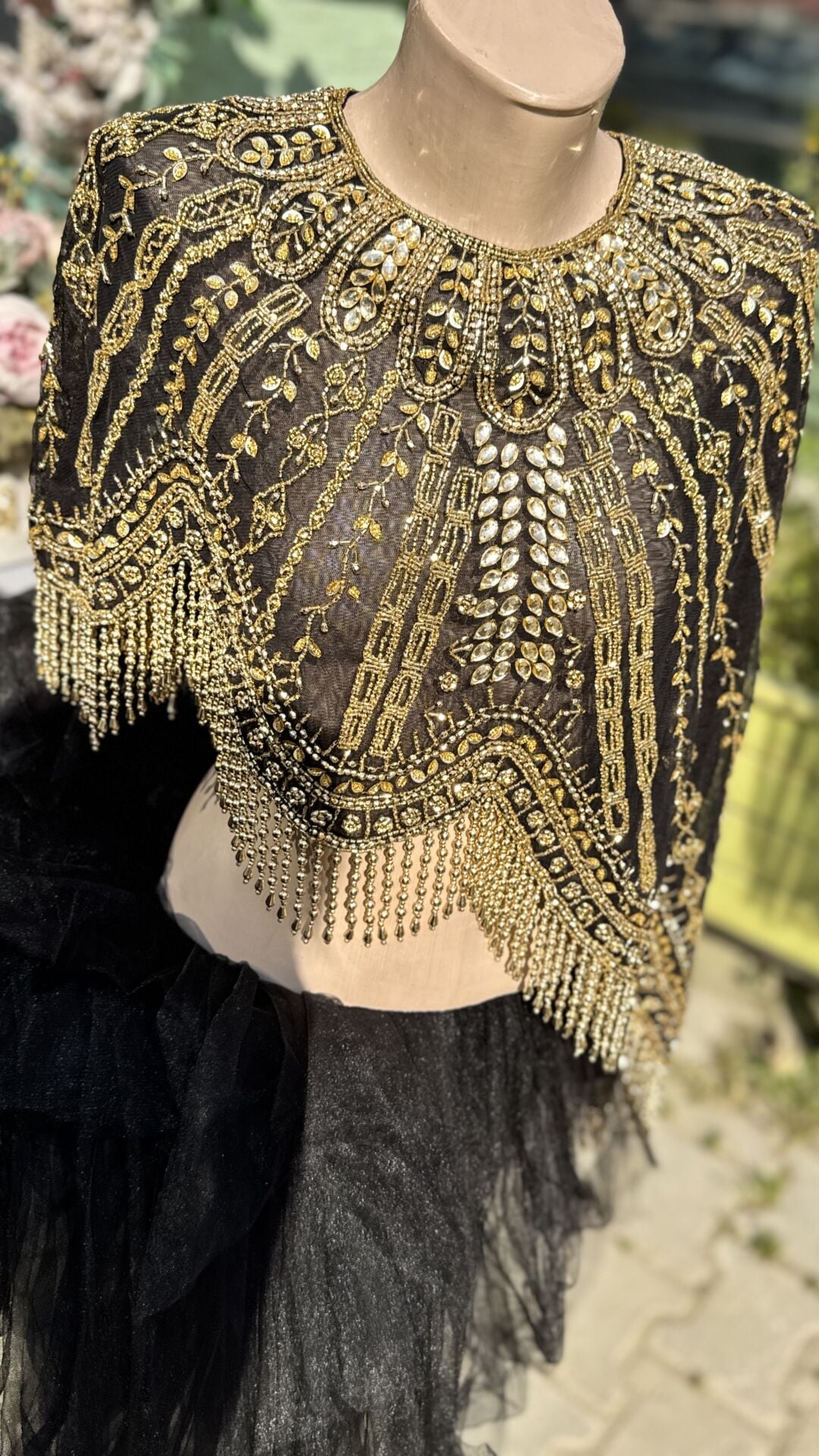 Şehrazat Butik El İşlemesi Asimetrik Pelerin