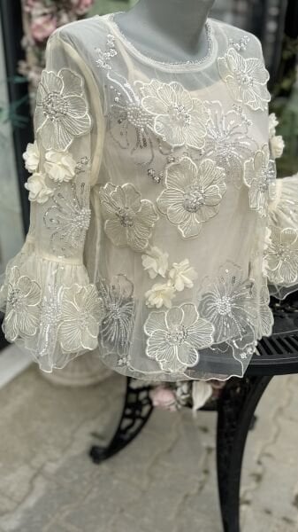 Şehrazat Afra 3 Boyutlu Tasarım Bluz Krem