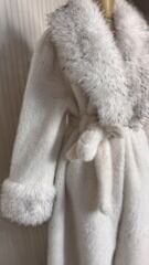 Şehrazat Butik Tasarım Beyaz Kürk