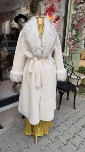 Şehrazat Butik Tasarım Beyaz Kürk