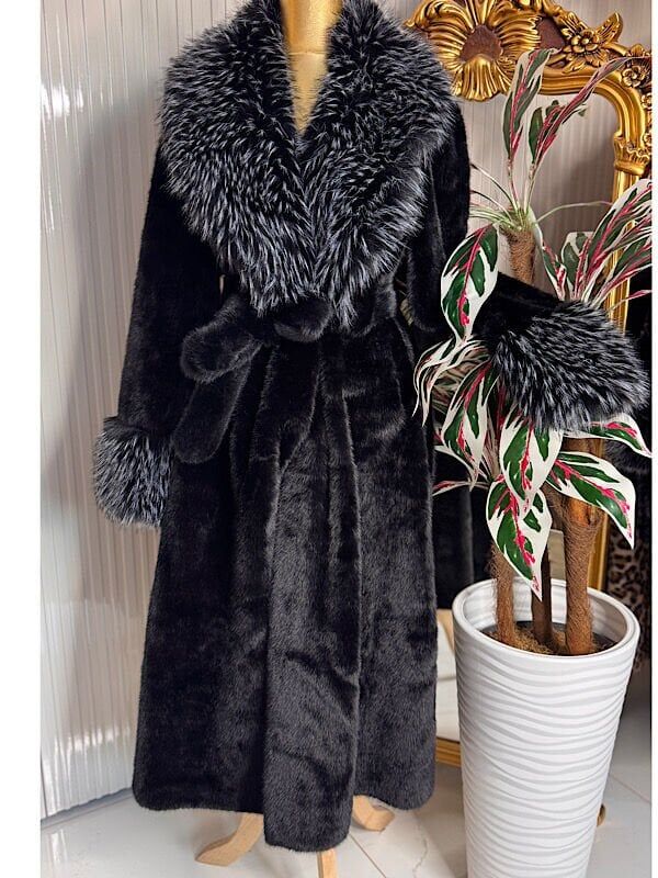 Şehrazat Butik Tasarım Siyah Kürk