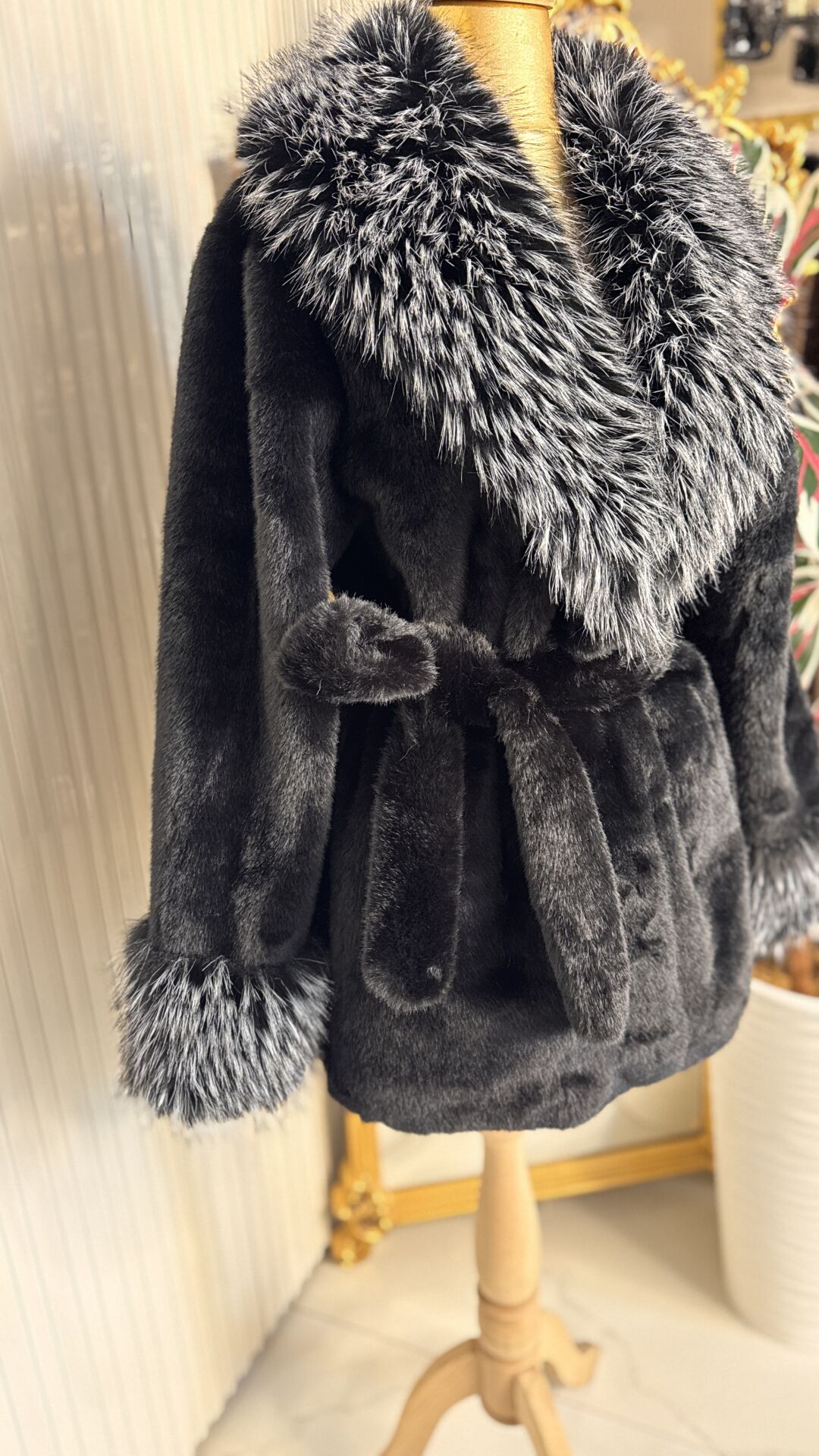 Şehrazat Butik Kırçıllı Siyah Kürk