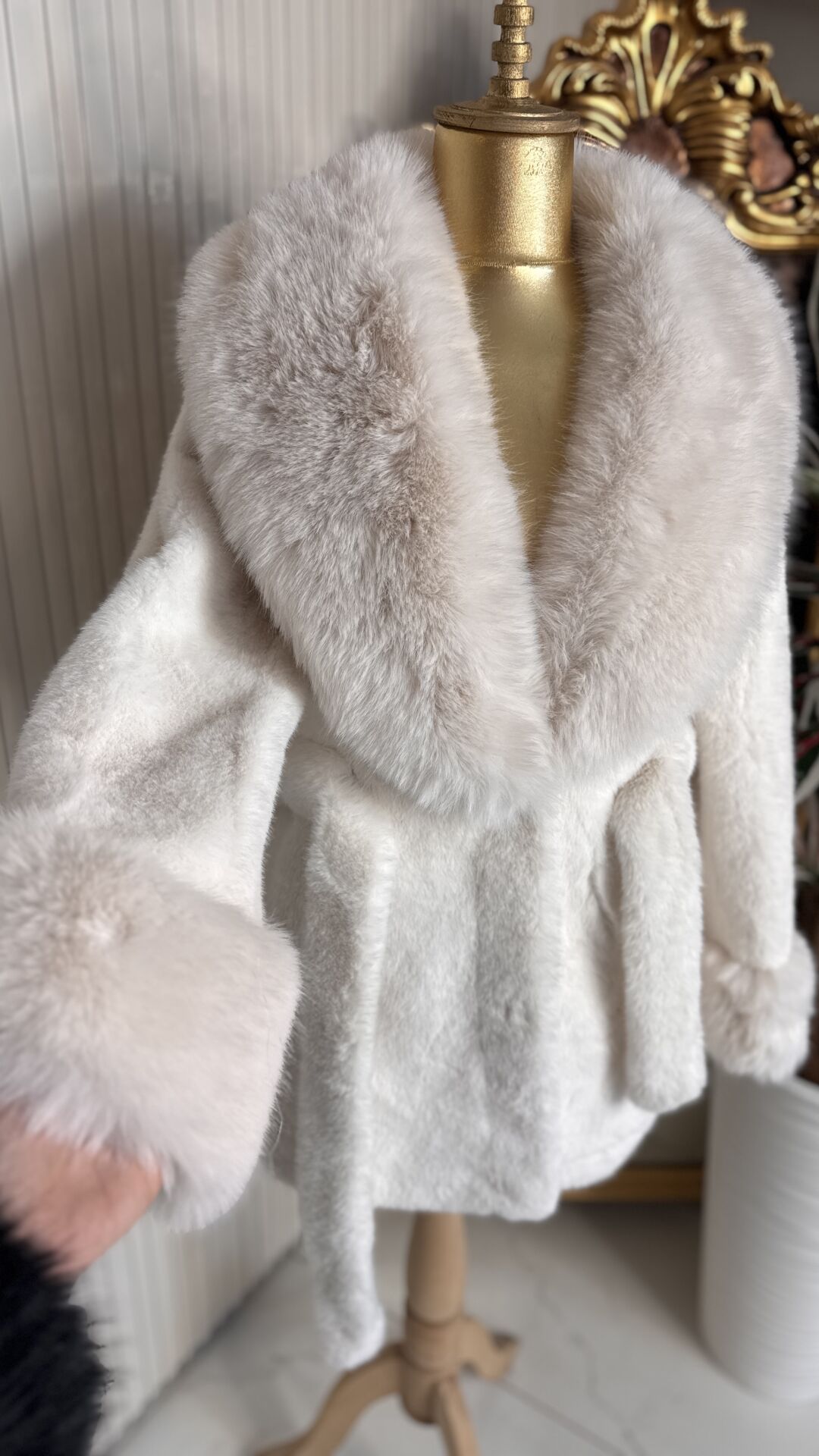 Şehrazat Butik Tasarım Beyaz Kürk