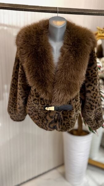 Şehrazat Butik Kemer Detaylı Leopar Desenli Kısa Tasarım Kürk