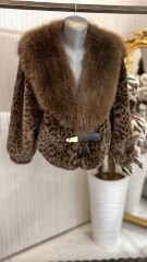 Şehrazat Butik Kemer Detaylı Leopar Desenli Kısa Tasarım Kürk