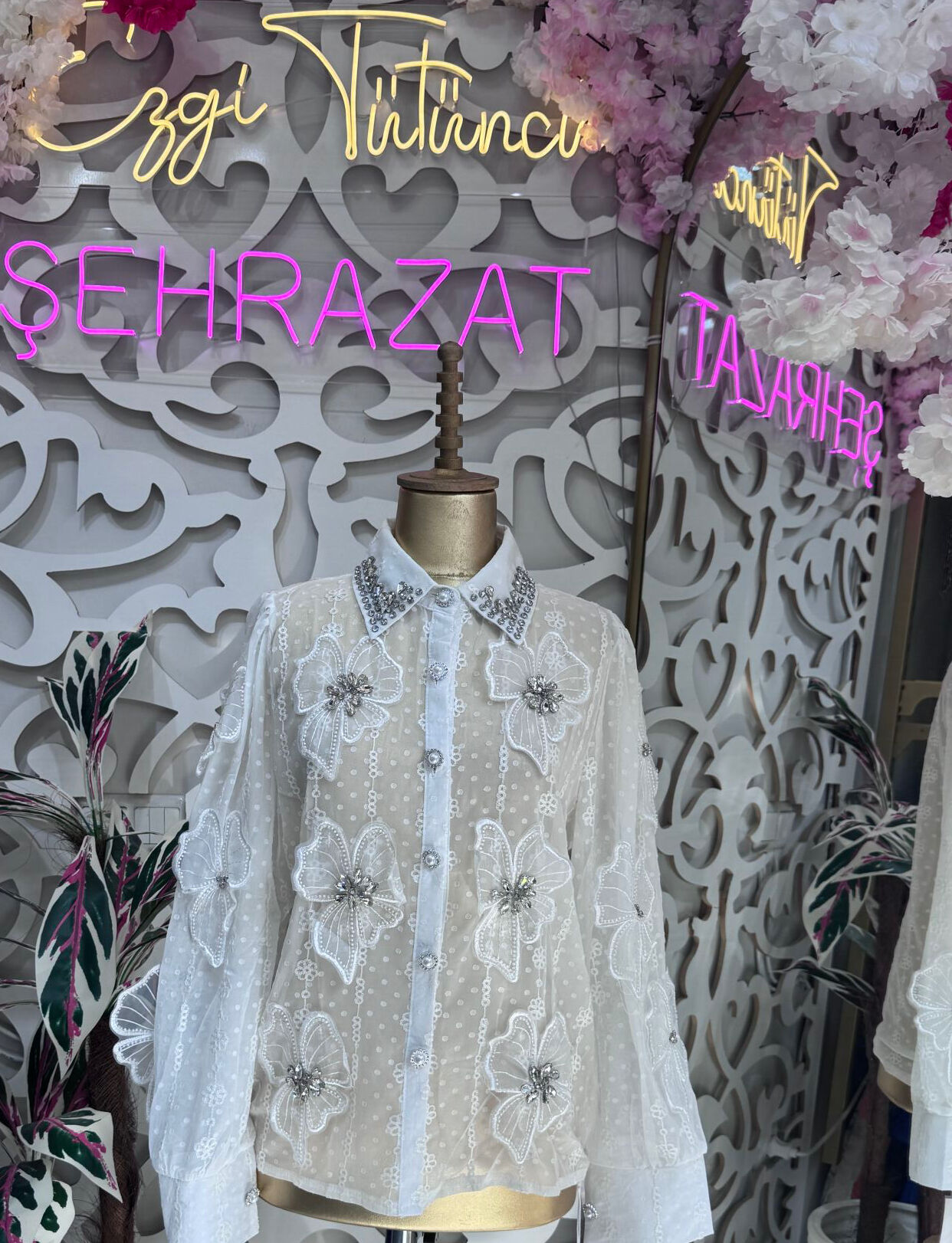 Şehrazat Tasarım Çiçek Detaylı Gömlek Beyaz (89136)