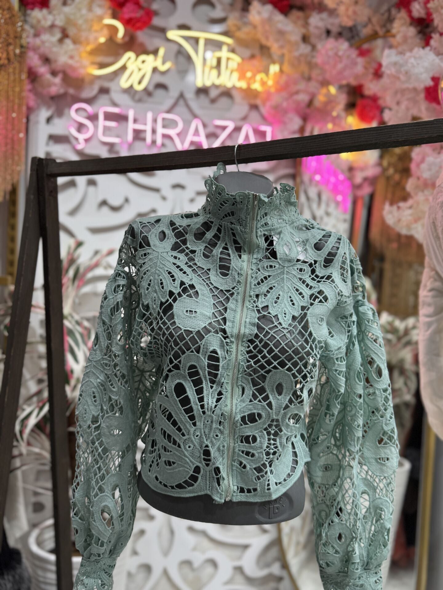 Şehrazat Butik Tasarım Güpür Gömlek