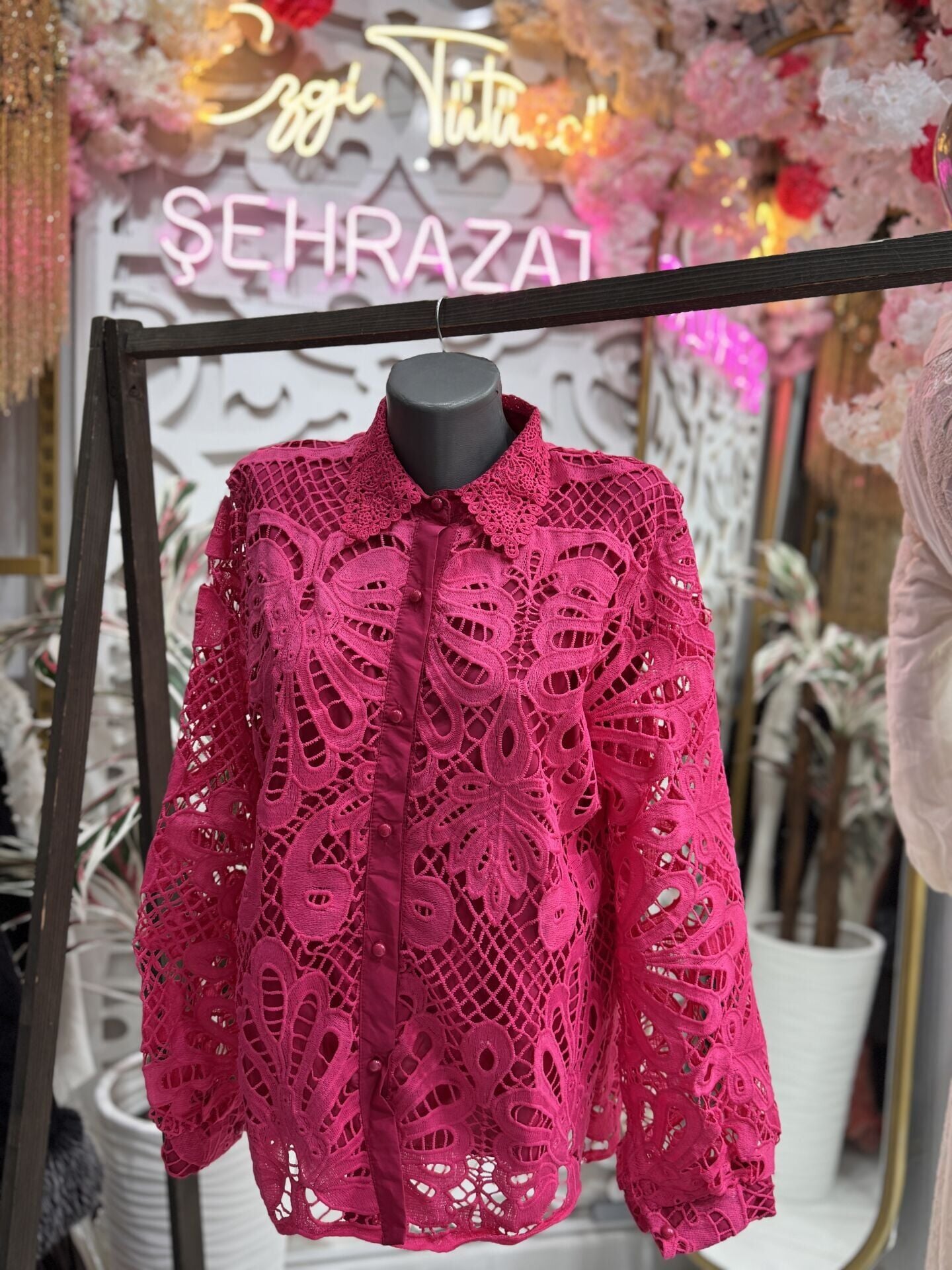 Şehrazat  Butik Güpür Yaka Tasarım Gömlek Standart