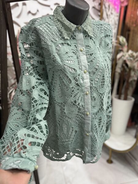 Şehrazat  Butik Güpür Yaka Tasarım Gömlek