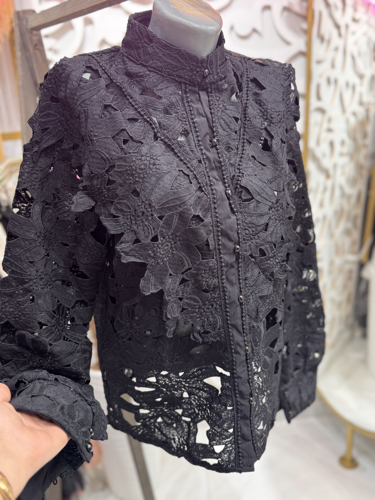 Şehrazat  Butik Güpürlü Düğmeli  Tasarım Gömlek