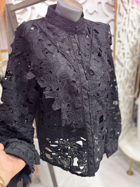 Şehrazat  Butik Güpürlü Düğmeli  Tasarım Gömlek