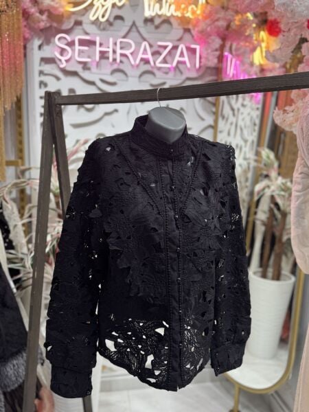 Şehrazat  Butik Güpürlü Düğmeli  Tasarım Gömlek Standart