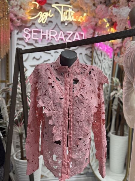 Şehrazat  Butik Güpürlü Düğmeli  Tasarım Gömlek