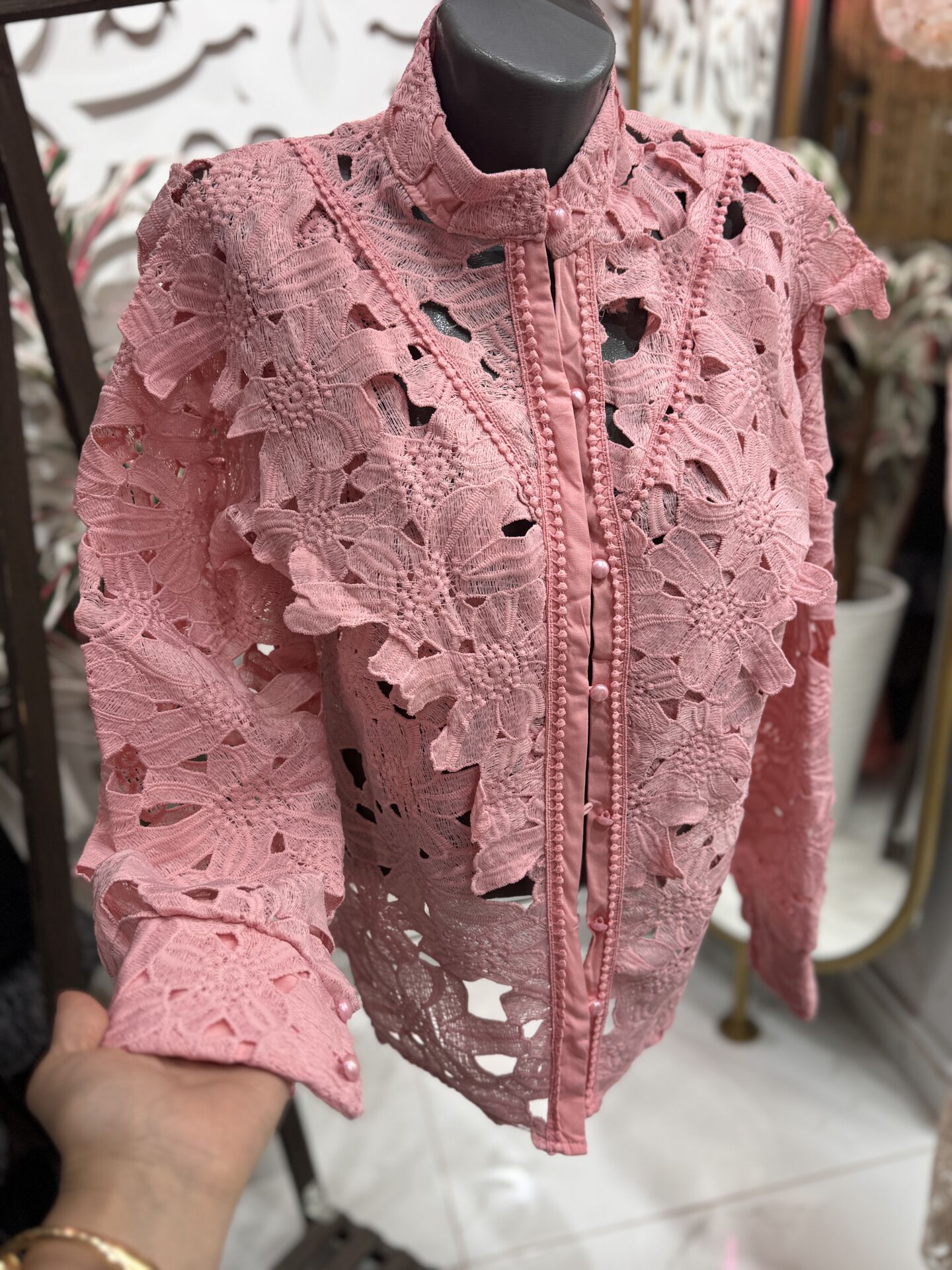 Şehrazat  Butik Güpürlü Düğmeli  Tasarım Gömlek