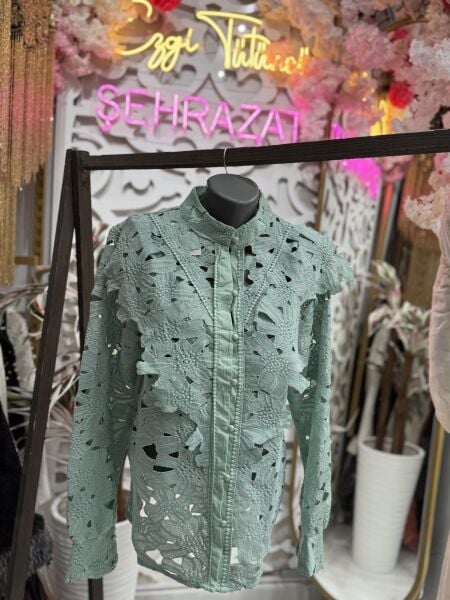 Şehrazat  Butik Güpürlü Düğmeli  Tasarım Gömlek