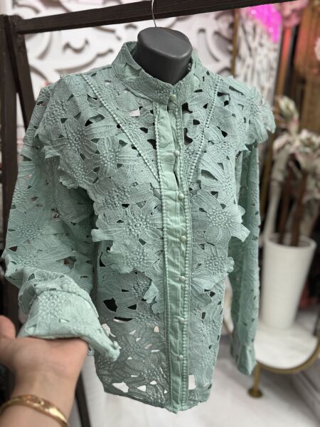 Şehrazat  Butik Güpürlü Düğmeli  Tasarım Gömlek