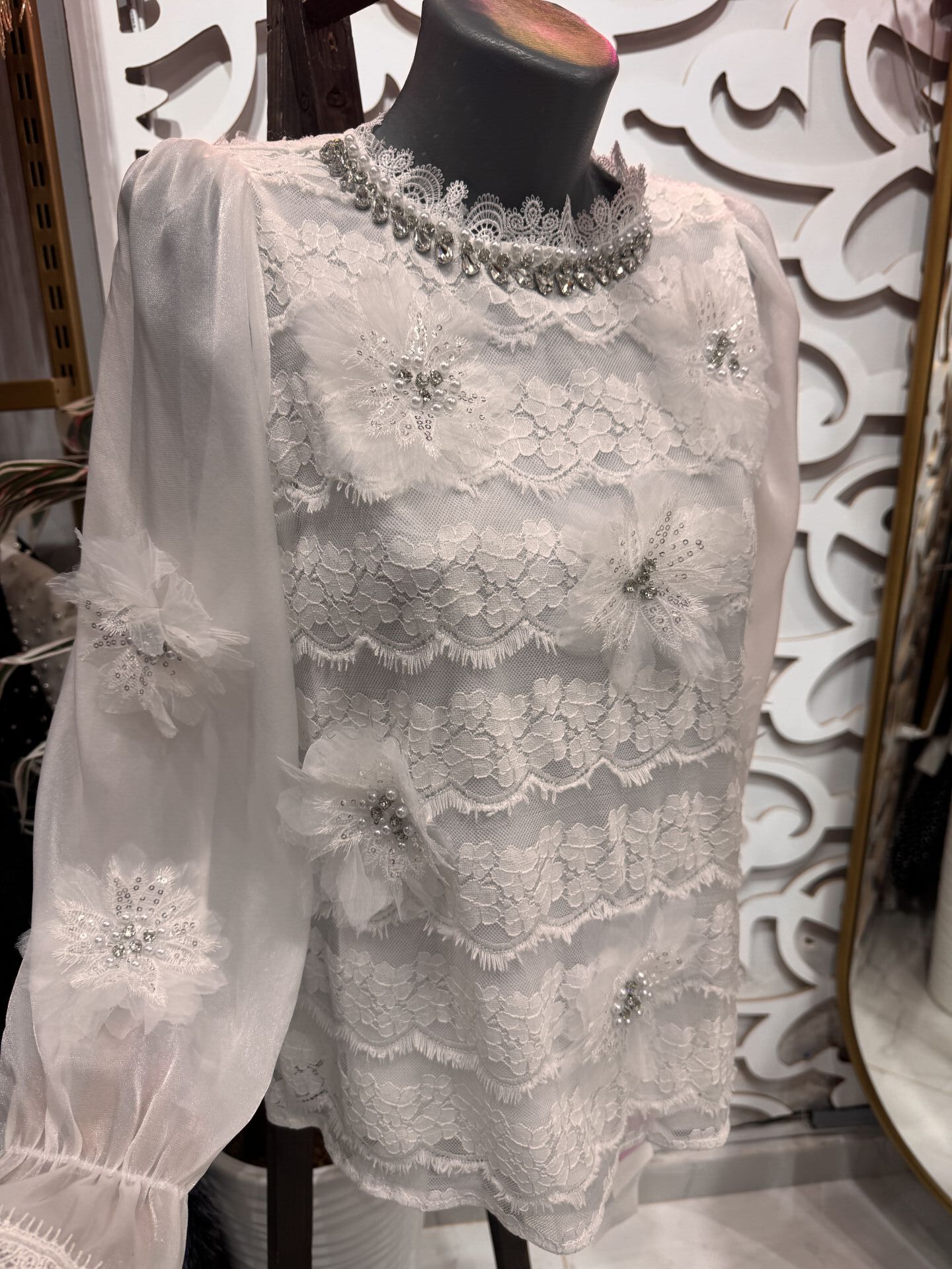 Şehrazat Butik Çiçek Detaylı Taşlı Tasarım Gömlek