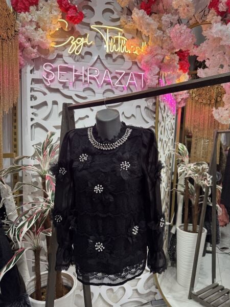 Şehrazat Butik Çiçek Detaylı Taşlı Tasarım Gömlek