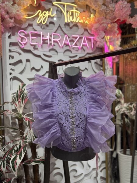 Şehrazat Butik Volanlı Orkide Kolsuz Tasarım Gömlek