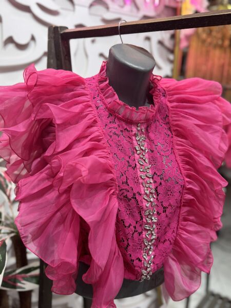 Şehrazat Butik Volanlı Orkide Kolsuz Tasarım Gömlek