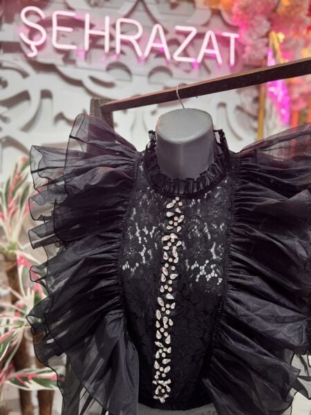 Şehrazat Butik Volanlı Orkide Kolsuz Tasarım Gömlek