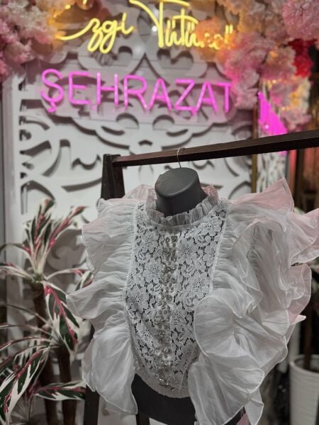 Şehrazat Butik Volanlı Orkide Kolsuz Tasarım Gömlek