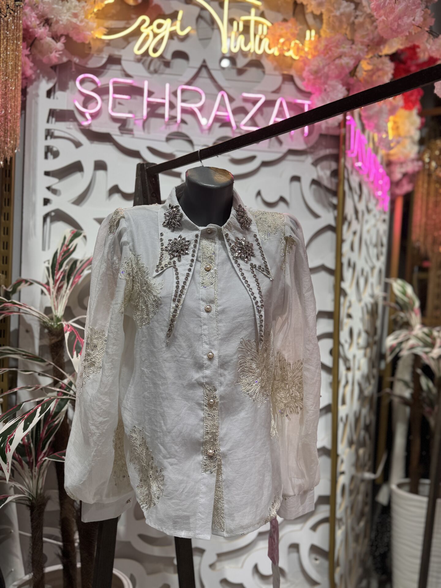 Şehrazat Butik Yakası Taş Detaylı Tasarım  Şık Gömlek