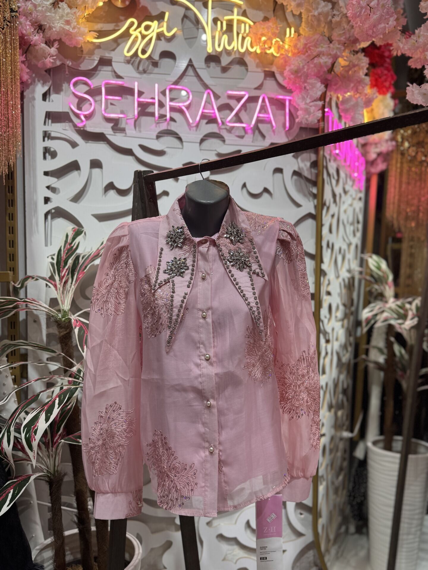 Şehrazat Butik Yakası Taş Detaylı Tasarım  Şık Gömlek