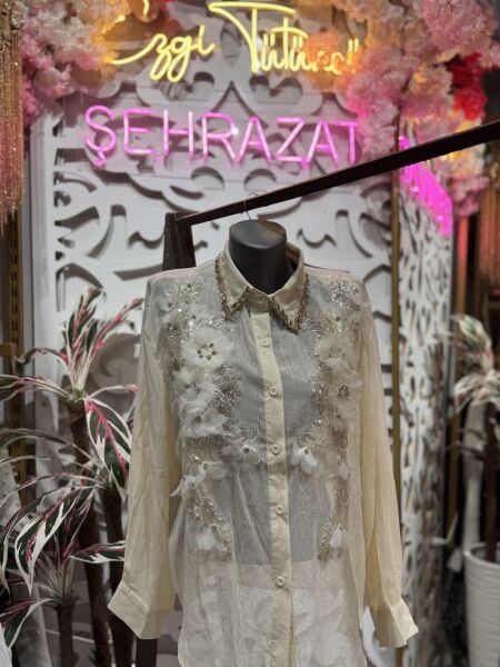 Şehrazat Butik Yaka Taş Detaylı Çiçekli Tasarım Gömlek