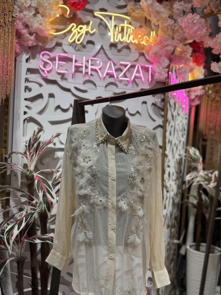 Şehrazat Butik Yaka Taş Detaylı Çiçekli Tasarım Gömlek