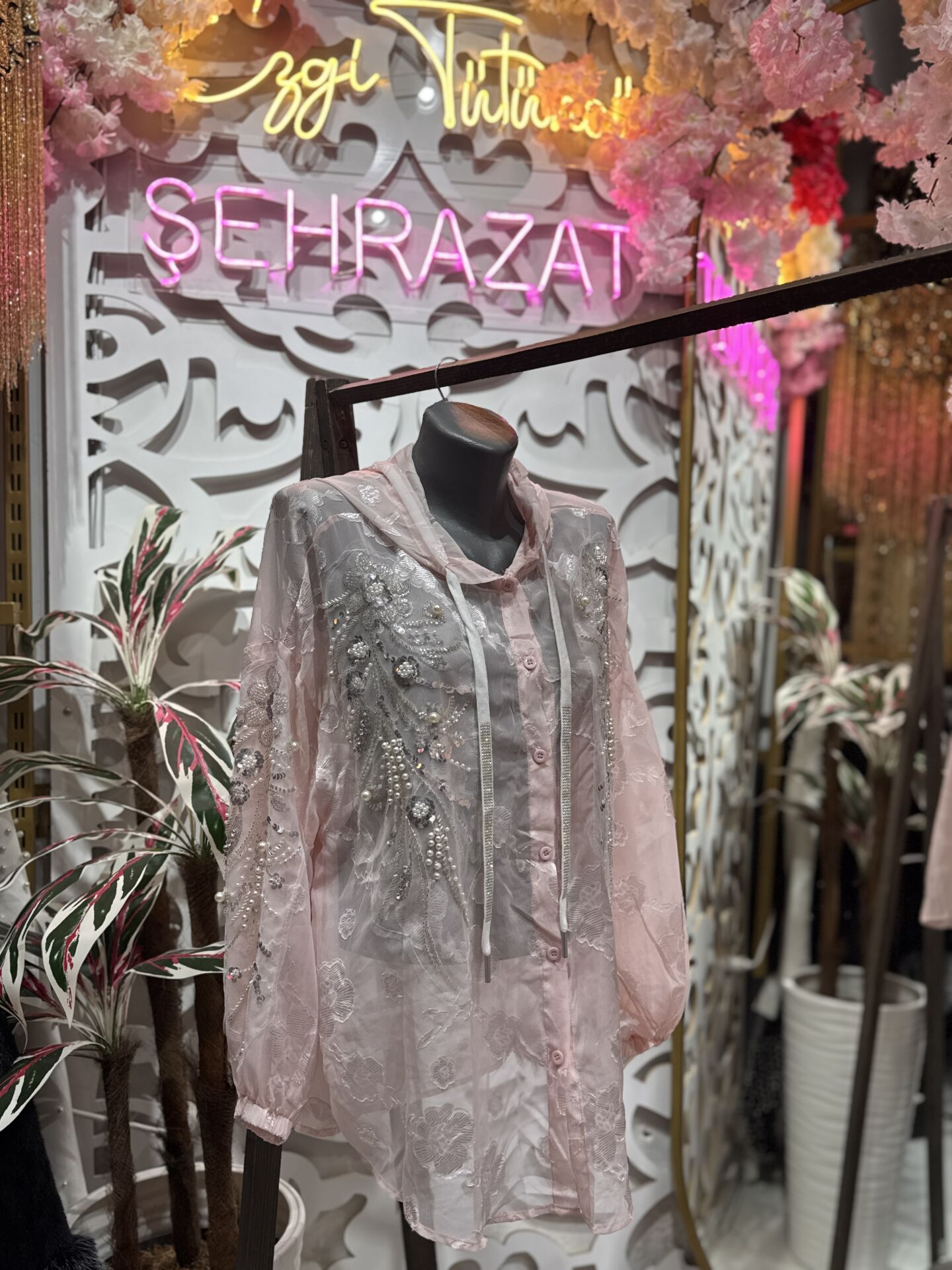 Şehrazat Butik Taşlı Şapka Detaylı Tasarım Gömlek