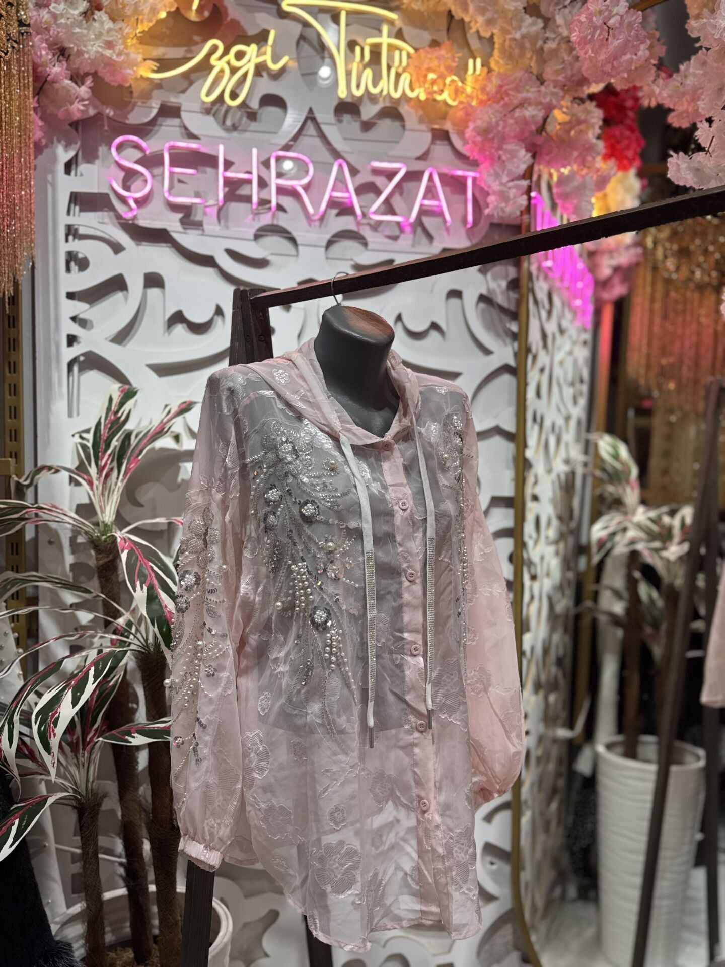 Şehrazat Butik Taşlı Şapka Detaylı Tasarım Gömlek