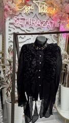 Şehrazat Butik Yakası Taş Detaylı Volanlı Gömlek