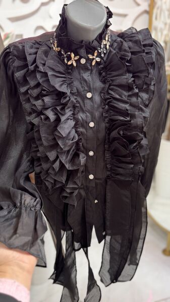 Şehrazat Butik Yakası Taş Detaylı Volanlı Gömlek