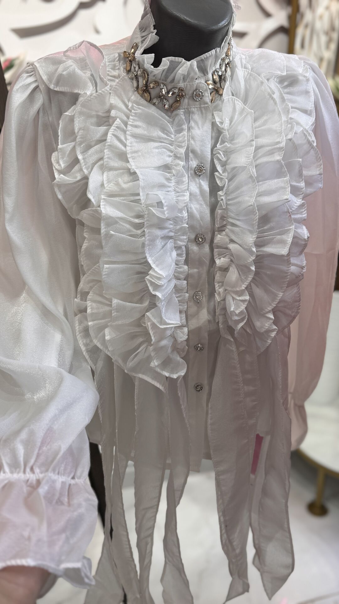 Şehrazat Butik Yakası Taş Detaylı Volanlı Gömlek