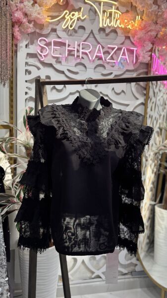 Şehrazat Butik Kolları Kat Kat ve Güpürlü Tasarım Gömlek