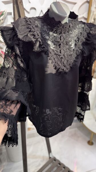 Şehrazat Butik Kolları Kat Kat ve Güpürlü Tasarım Gömlek