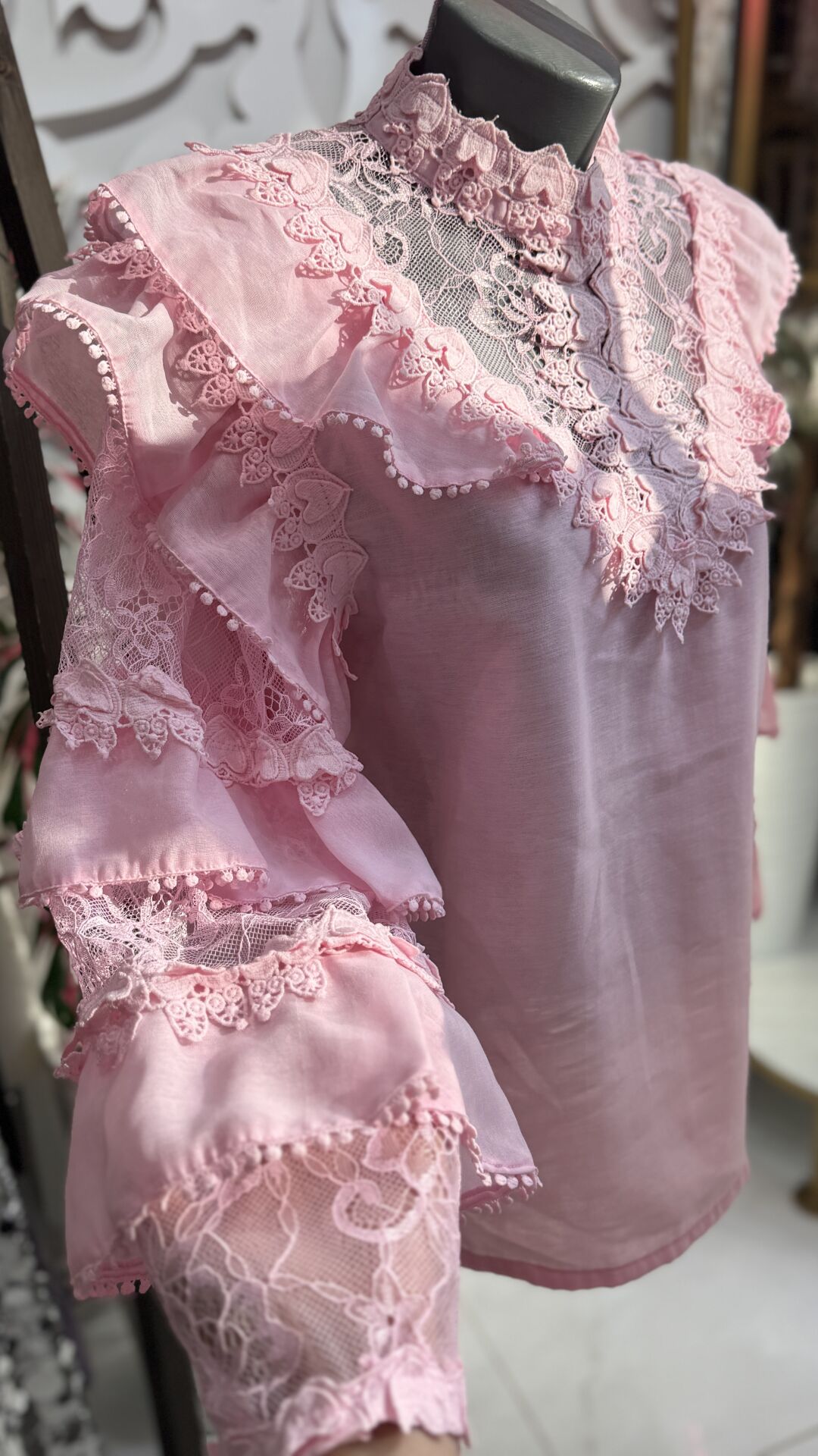 Şehrazat Butik Kolları Kat Kat ve Güpürlü Tasarım Gömlek