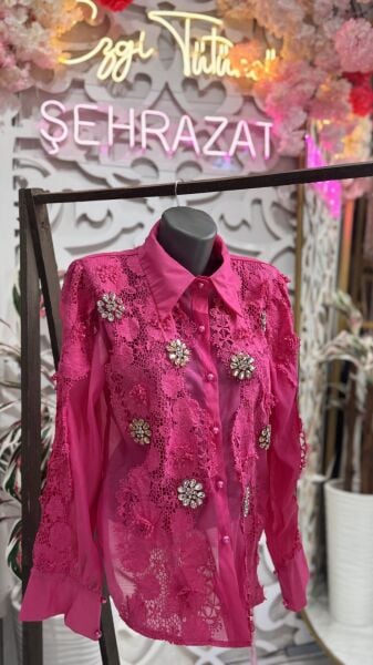 Şehrazat Butik Güpür Çiçekli Taşlı Tasarım Gömlek