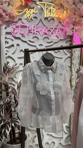 Şehrazat Butik Yaka Taş Detaylı Çiçekli Tasarım Gömlek