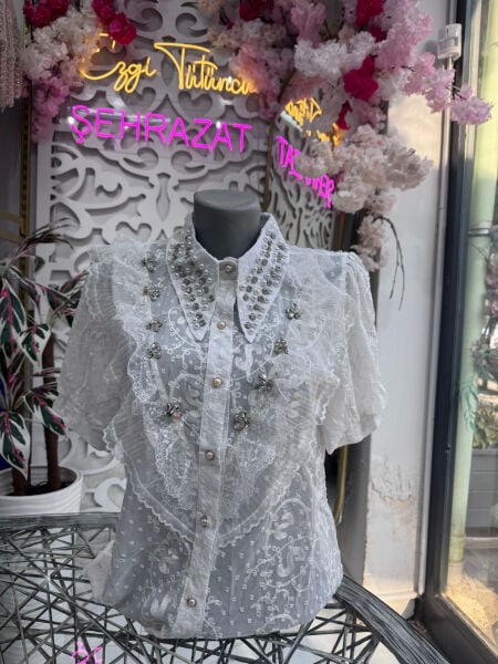 Şehrazat Butik Yakası İnci Detaylı Tasarım Kısa Kol Gömlek (89078)